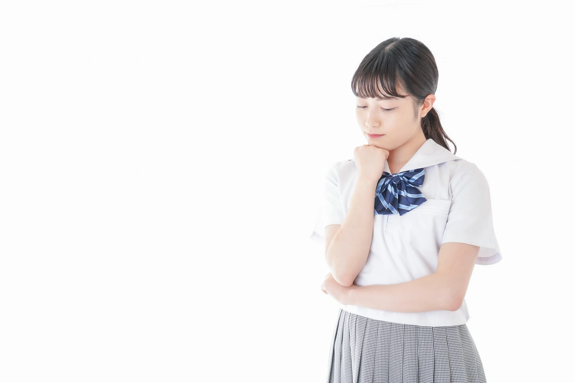 面接の回答で迷っている女子高生