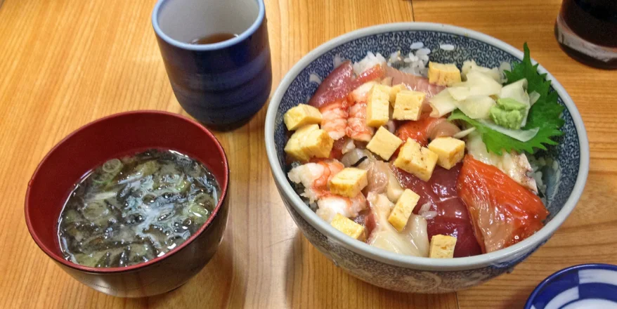まかないは従業員に現物で食事を提供する仕組み